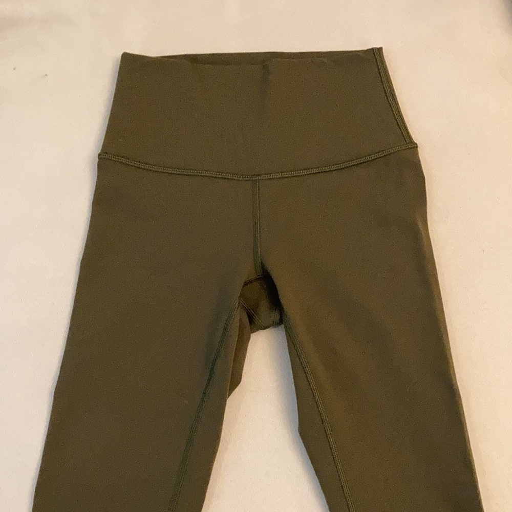 Lululemon wonder under crop size 2